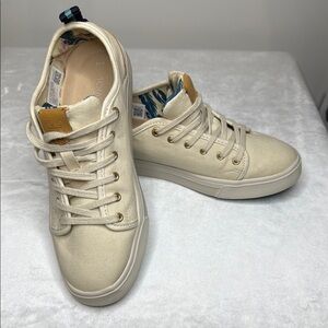 TOMS Size 7.5 UNISEX SHOES Cream Canvas Sneakers